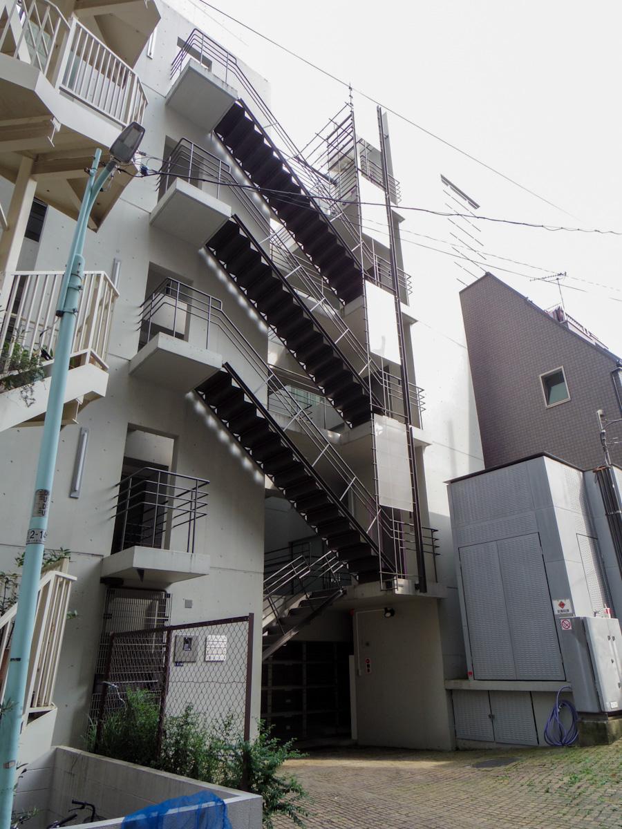 渋谷区恵比寿南の賃貸物件/恵比寿駅のほど近く。駒沢公園通りを少し入ったところに立つ、スタイリッシュなオフィスビル