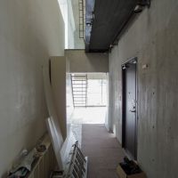 渋谷区恵比寿南の賃貸物件/廊下も天井が高く開放的