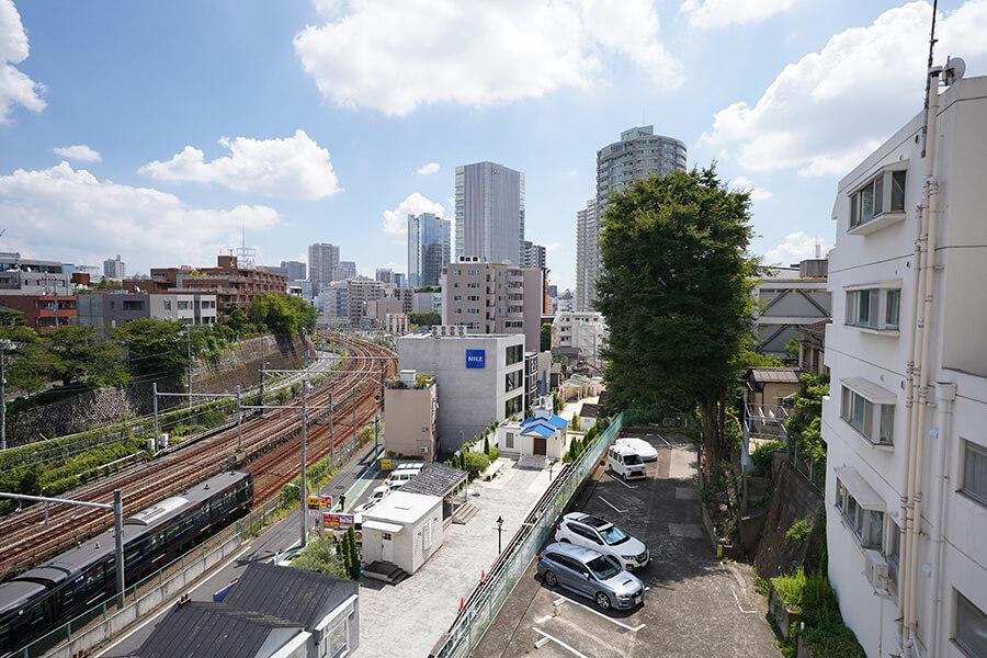 品川区上大崎の売買物件/バルコニーからの眺望。電車VEIW