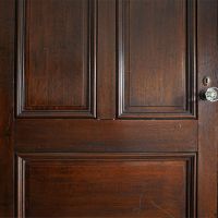 品川区上大崎の売買物件/重厚感のある扉