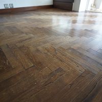 品川区上大崎の売買物件/リビングの床。時間が経ち、いい味が出てきました