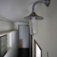 品川区上大崎の売買物件/照明も古材と合うものを選んでいます