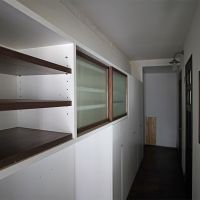 品川区上大崎の売買物件/廊下にも収納。スペースを無駄なく使っています
