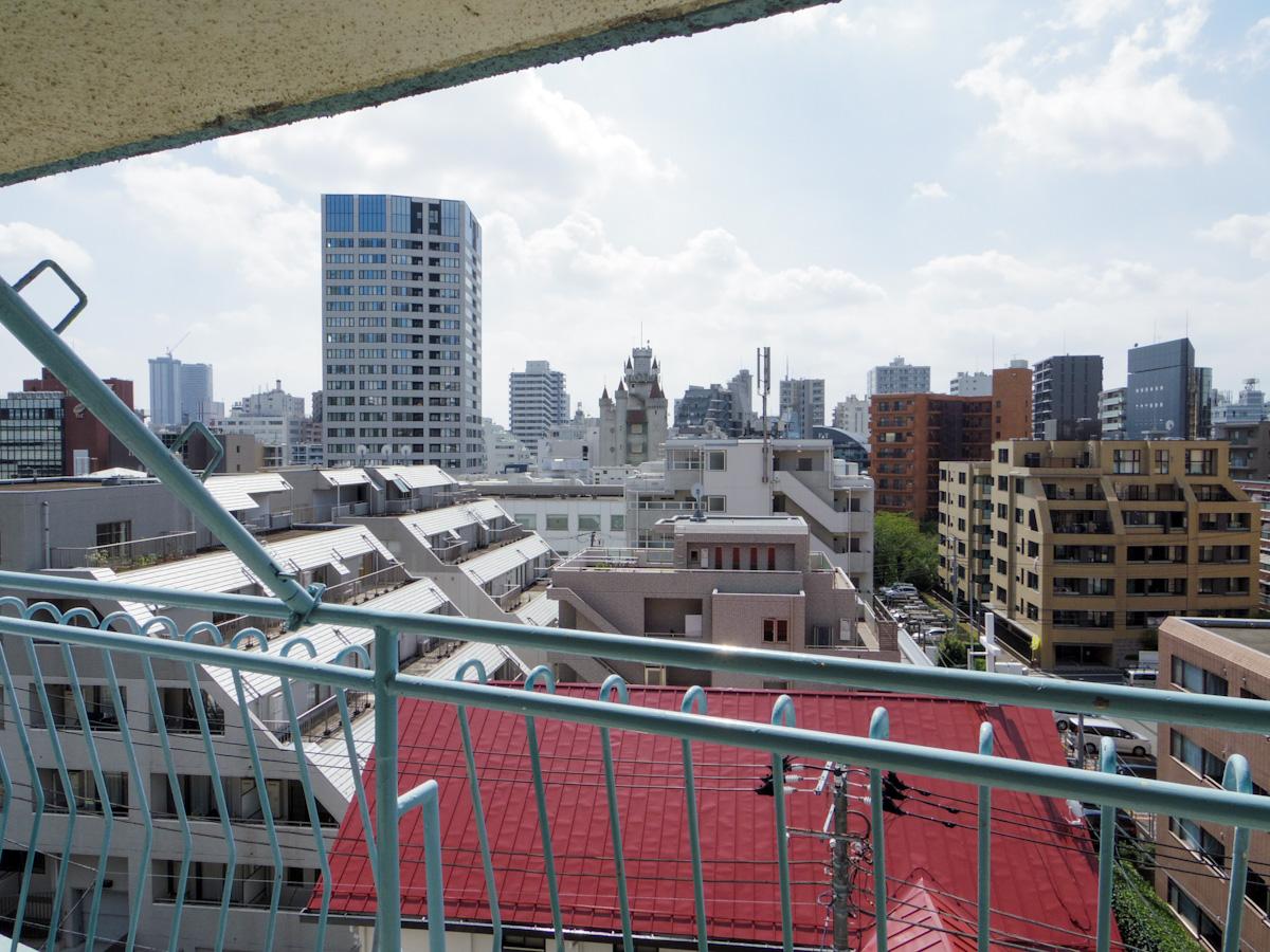 高台の中腹くらいにあって、眺望は良好