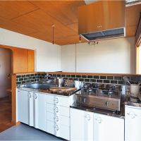 横浜市青葉区すすき野の売買物件/ホーロ扉のレトロキッチン