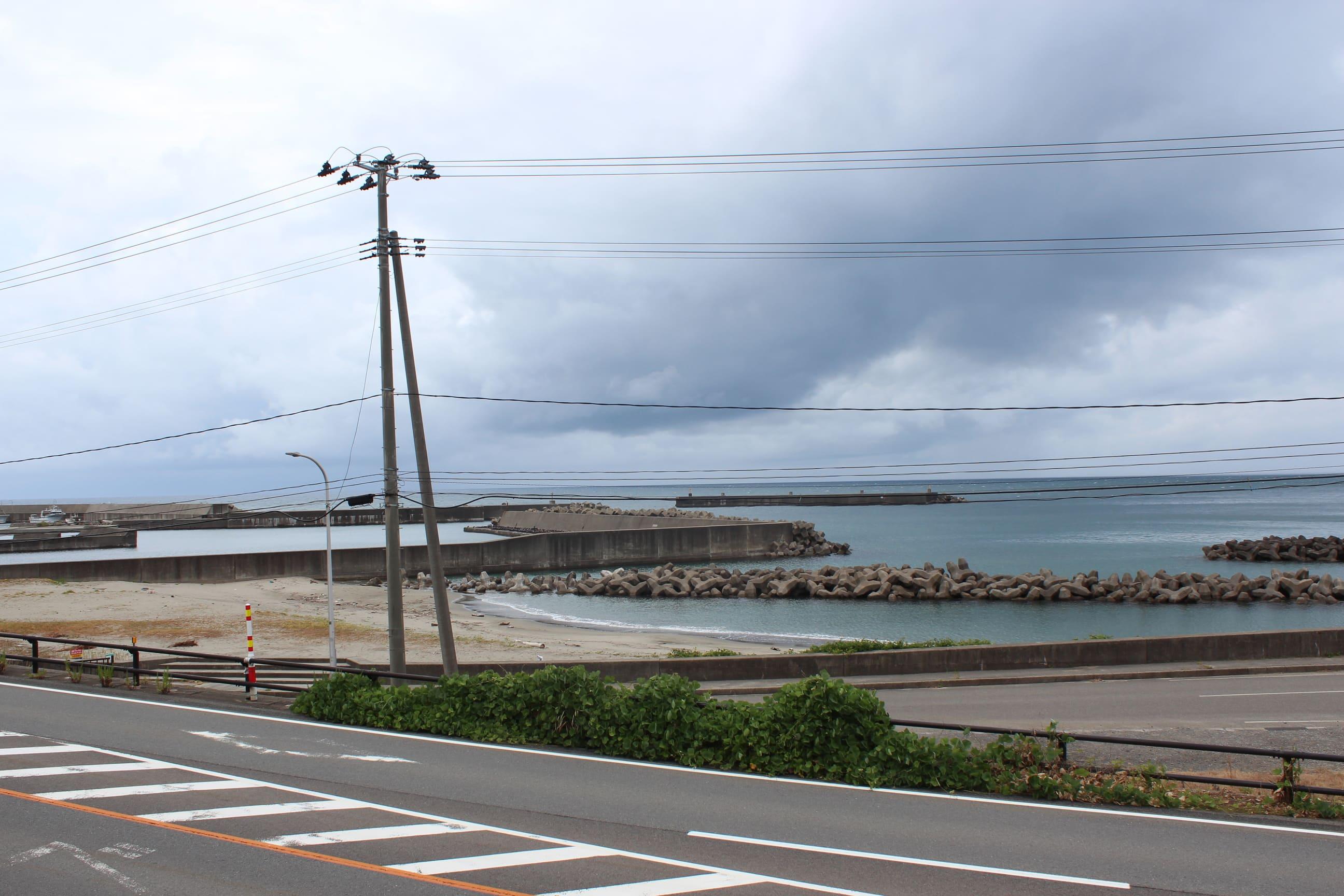 山形県鶴岡市堅苔沢の売買物件/目の前に広がる日本海。