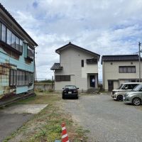 山形県鶴岡市堅苔沢の売買物件/駐車場は縦列で3台可。