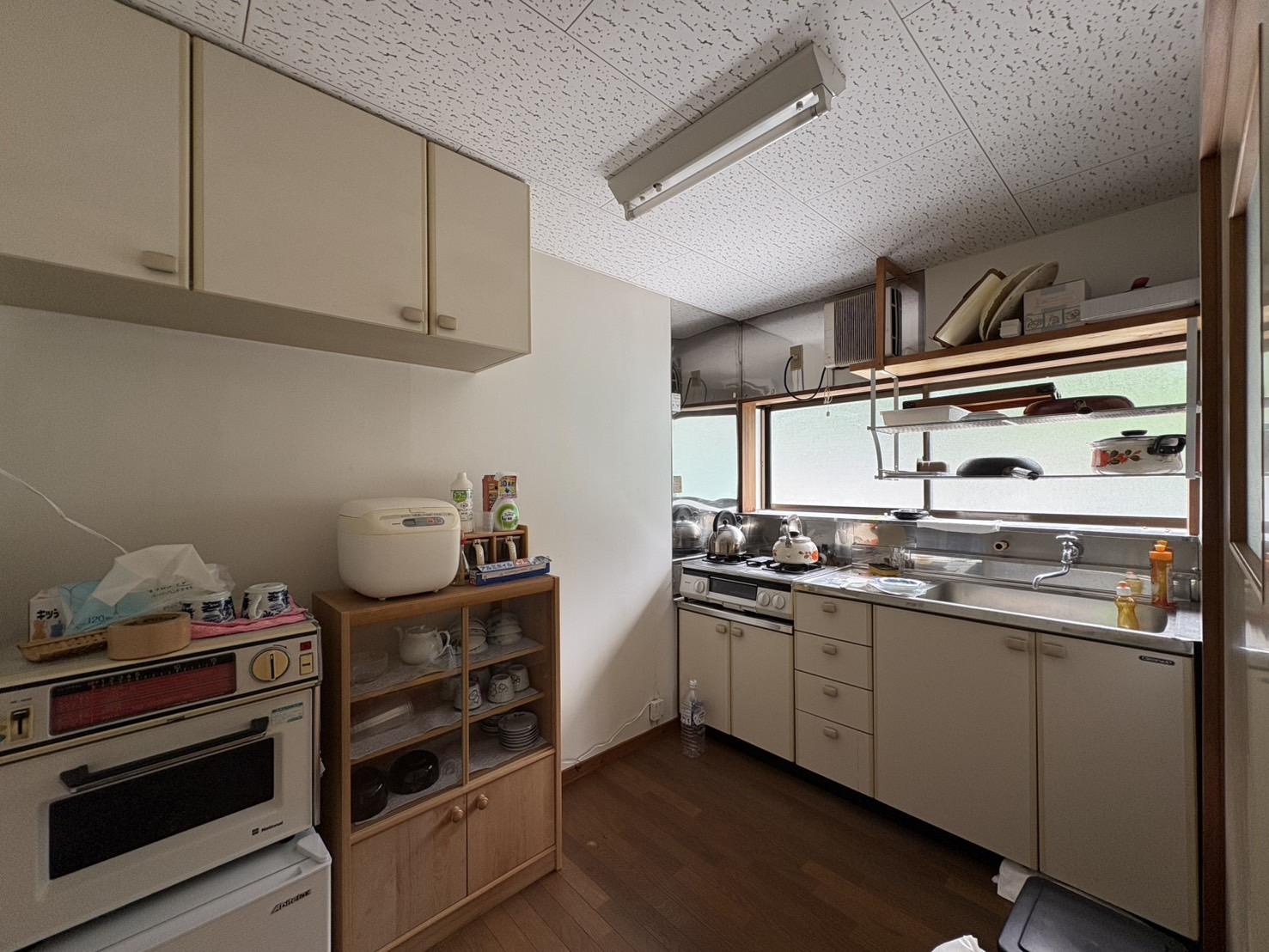 山形県鶴岡市堅苔沢の売買物件/キッチンは独立タイプ。