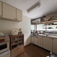山形県鶴岡市堅苔沢の売買物件/キッチンは独立タイプ。