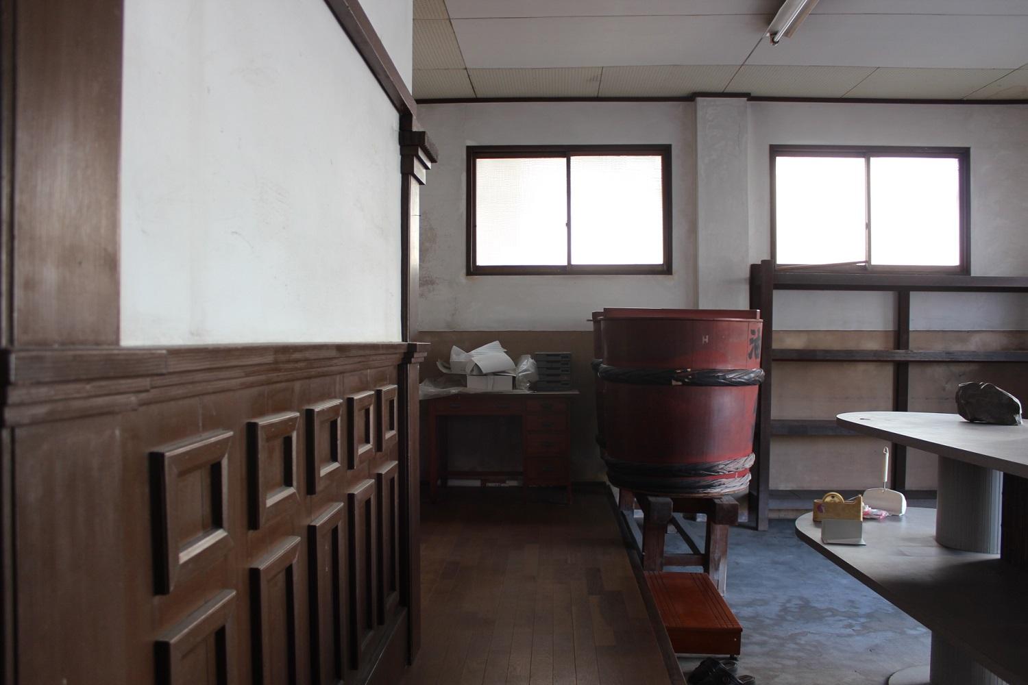 山形県東村山郡山辺町大字山辺の売買物件/かつて銀行として建てられ、その後は地域の醤油屋として長く愛された建物です。