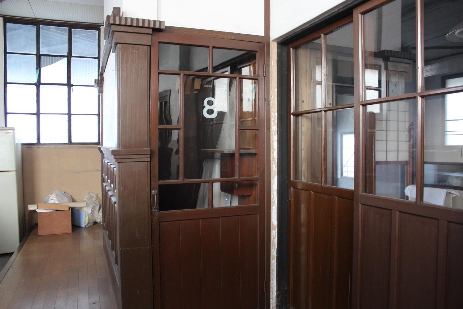 山形県東村山郡山辺町大字山辺の売買物件/当時は電話室として使われていたスペース。