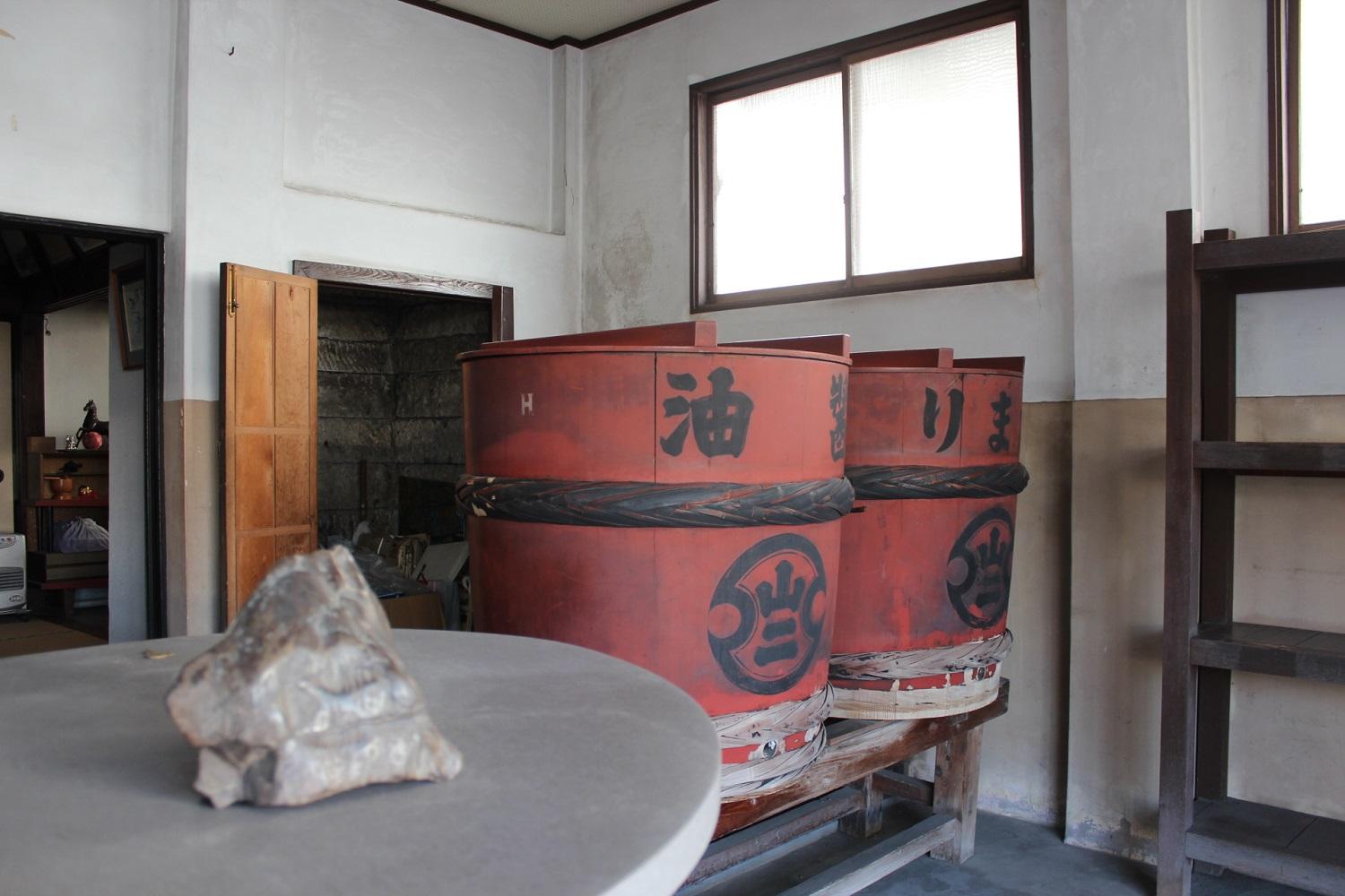 山形県東村山郡山辺町大字山辺の売買物件/醤油屋さんとして長く愛されていました。この樽も何かに活かせそう。