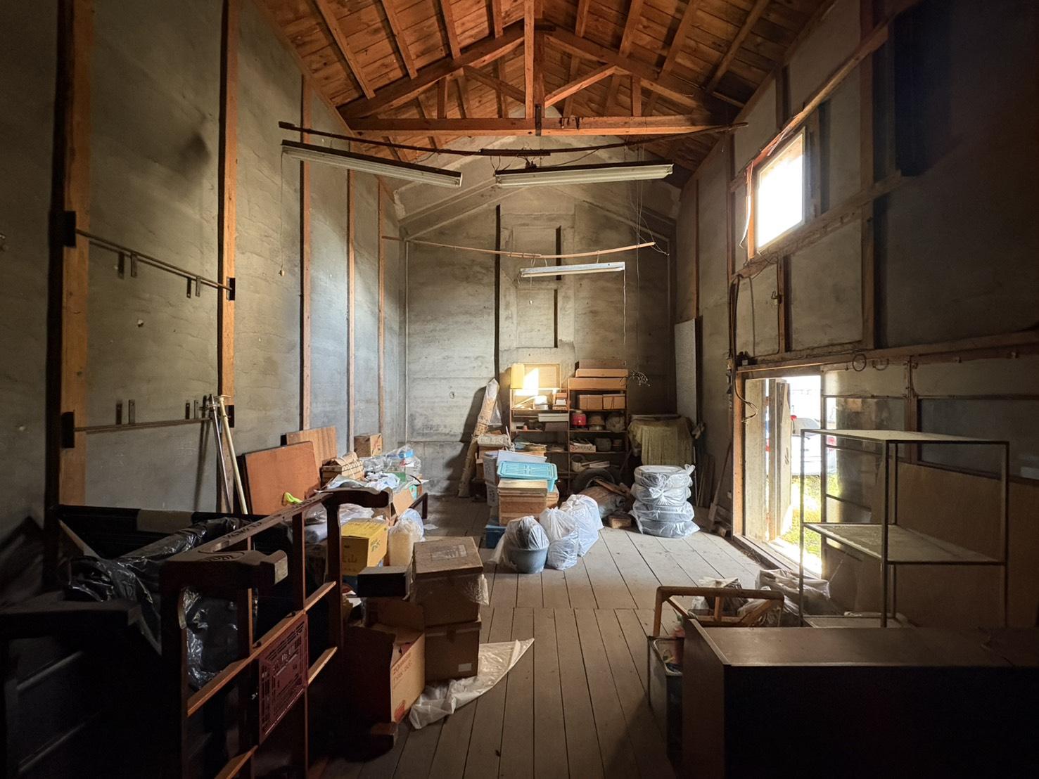 山形県東村山郡山辺町大字山辺の売買物件/敷地奥の蔵スペース。