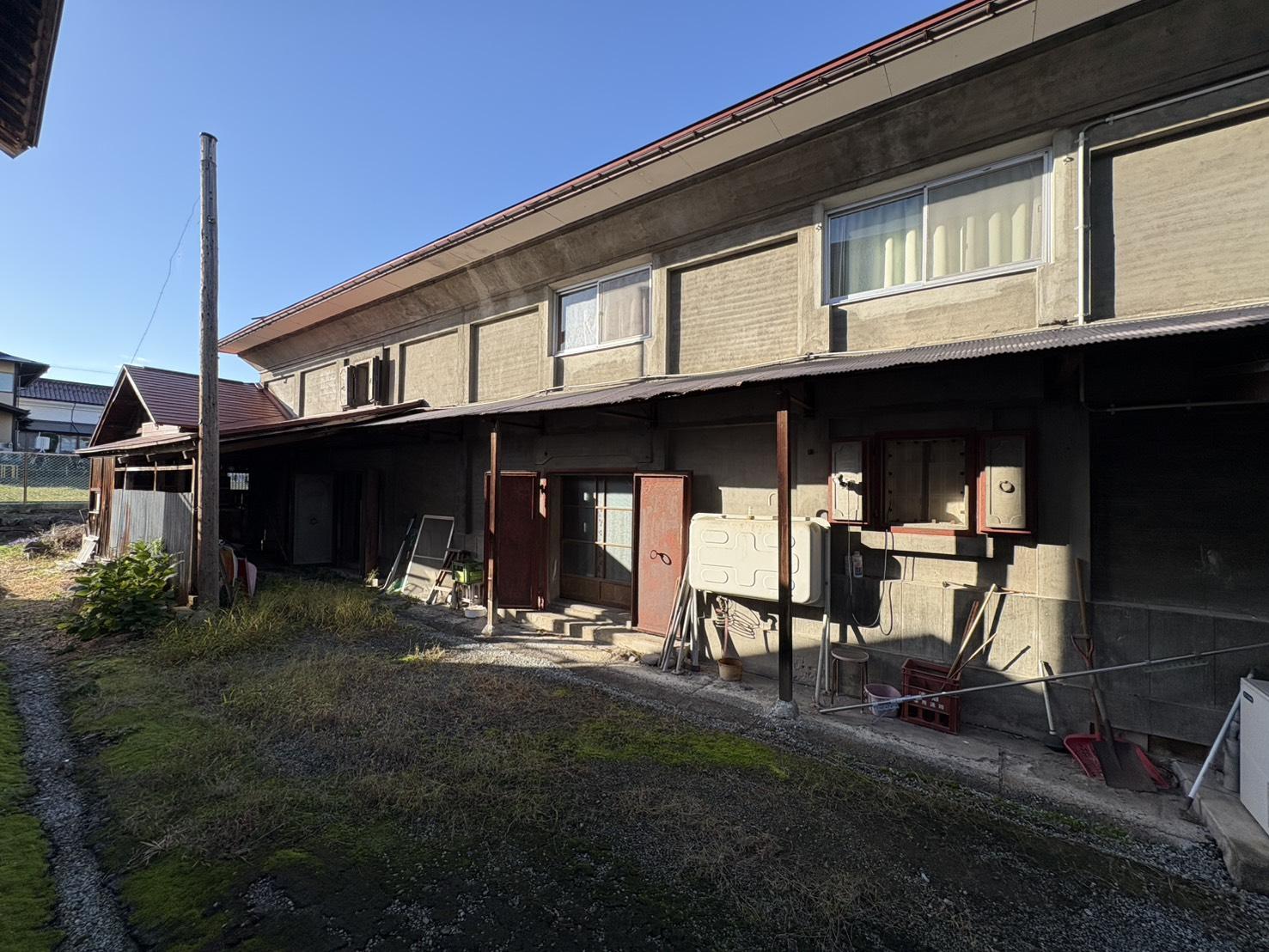 山形県東村山郡山辺町大字山辺の売買物件/歴史を感じる蔵部分の外観。