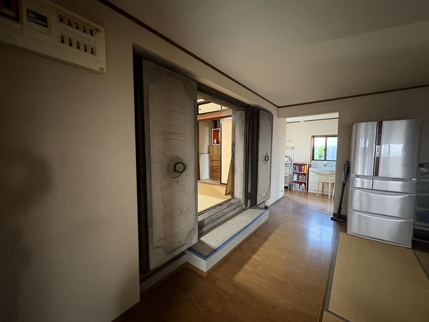 山形県東村山郡山辺町大字山辺の売買物件/座敷蔵への入り口は異世界への扉のような。