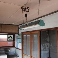 山形県山形市幸町の賃貸物件/古い照明器具。味わい深さは現代の新品では出せない。