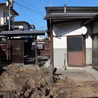 山形県山形市幸町の賃貸物件/庭側から。現在貸主がDIY整備中で、荒れ気味なのはご愛嬌。