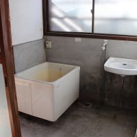 山形県山形市幸町の賃貸物件/モルタル×白壁の浴室。素朴だけど絵になる空間。