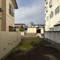 山形県山形市幸町の賃貸物件/裏手に残る石垣。敷地の“段差”はこの歴史の続き。