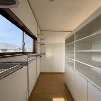 山形県東村山郡山辺町大字山辺の売買物件/オープン収納が使いやすそう。