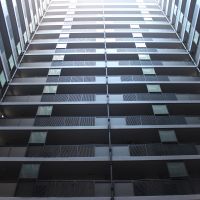 山形県上山市宮脇の売買物件/上山市とは思えない光景。
41階建てタワマンの内部は、少しサイバーパンク。