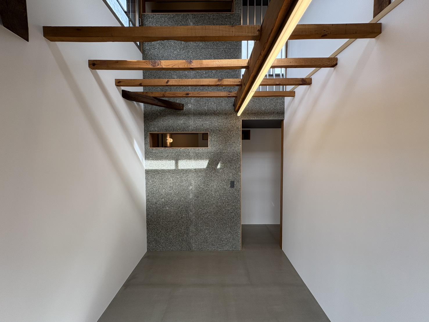 山形県山形市長町の賃貸物件/全面吹き抜けの気持ちの良い土間スペースは用途をあえて限定していません。