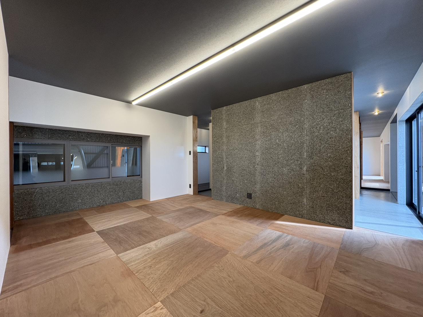 山形県山形市長町の賃貸物件/寝室として想定していた一室には、新たに勝手口を設置。外から直接出入りできる構成にすることで、店舗や事務所としての利用も可能になりました。