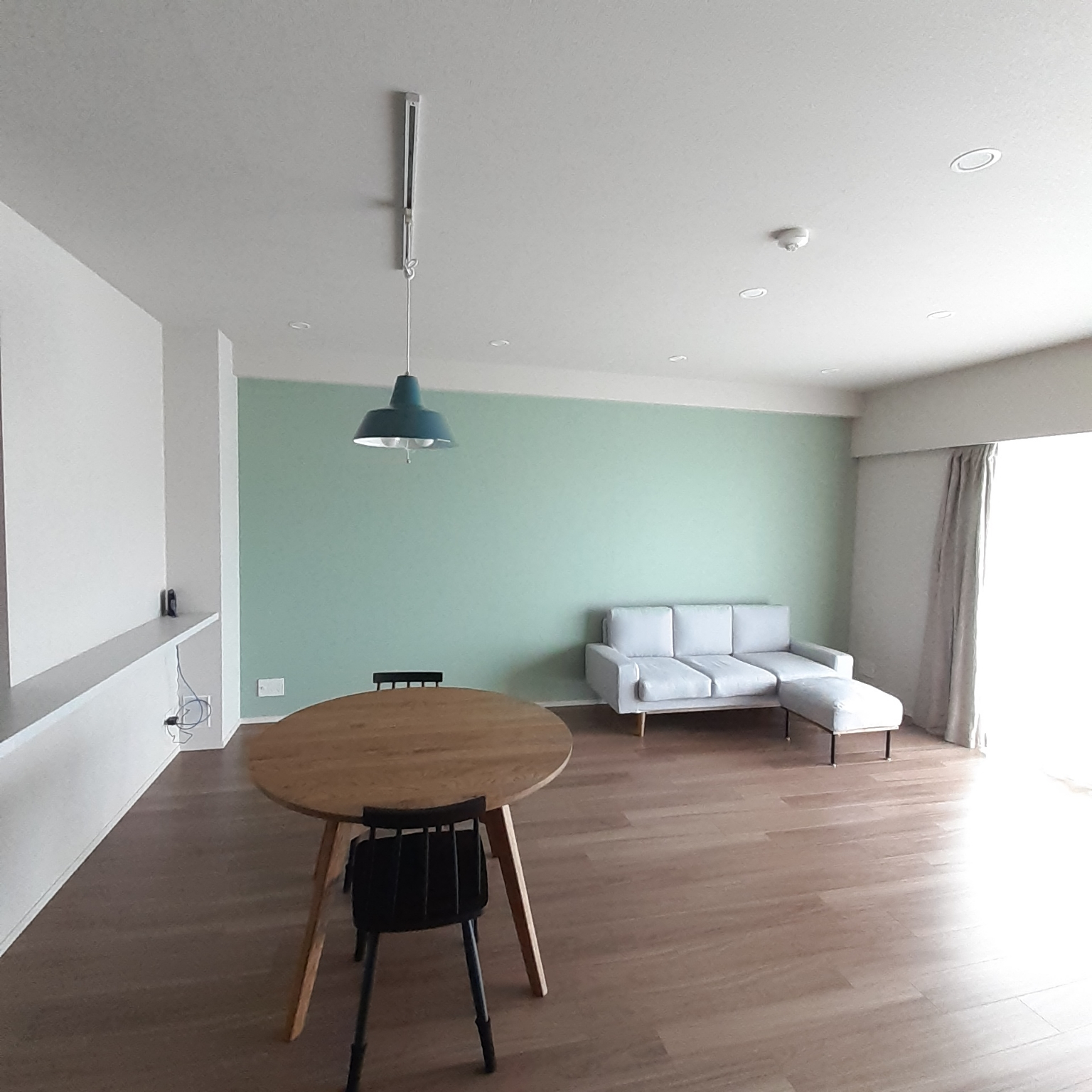 リビング 新築マンション サンゲツ アクセントクロス Momo Natural などのインテリア実例 06 23 14 36 28 Roomclip ルームクリップ