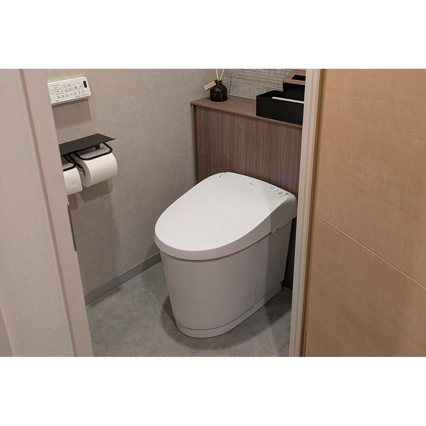 理想のトイレ空間を叶える！見た目スッキリ、収納スペースも備えたLIXIL「Jフィット」