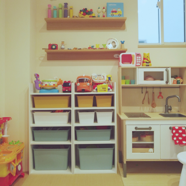 おもちゃ収納のアイデアとコツ57選 無印やニトリのアイテムをおしゃれに活用 Roomclip Mag 暮らしとインテリアのwebマガジン