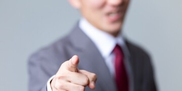 職場のモラハラとは？具体的な事例や対処法、訴える手順を解説【チェックリスト付き】