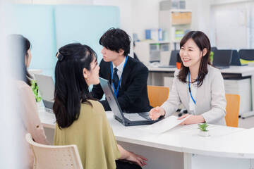 社会保険給付金と失業保険の違いとは？申請の流れや受給条件を解説