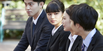 セクハラ発言・行動の一覧｜職場でよくある言葉の例と被害者向けの相談窓口を解説