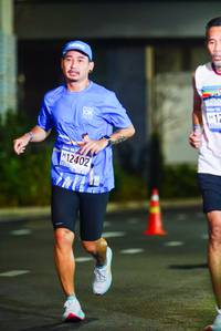 BIB: 12402
                            <button type="button" onclick="openModal(18737733)" class="btn btn-primary btn-sm float-right btn-popup" data-toggle="modal" data-target=".modal-high-quality">
                        <i class="fas fa-shopping-cart"></i> Add to Cart
                    </button>
                                            <button type="button" onclick="isThisMe(18737733, true)" class="btn btn-success btn-sm float-right btn-popup btn-isme hidden" data-toggle="tooltip" data-placement="bottom" title="นี่คือรูปของคุณใช่ไหม คลิกที่นี่เพื่อเอาเข้าอัลบั้ม">
                        <i class="fas fa-plus"></i> Add to album
                    </button>
                    <button type="button" onclick="isThisMe(18737733, false)" class="btn btn-warning btn-sm float-right btn-popup btn-isnotme hidden">
                        <i class="fas fa-ban"></i> Remove from album
                    </button>