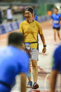 BIB: 2200
                            <button type="button" onclick="openModal(18757590)" class="btn btn-primary btn-sm float-right btn-popup" data-toggle="modal" data-target=".modal-high-quality">
                        <i class="fas fa-shopping-cart"></i> Add to Cart
                    </button>
                                            <button type="button" onclick="isThisMe(18757590, true)" class="btn btn-success btn-sm float-right btn-popup btn-isme hidden" data-toggle="tooltip" data-placement="bottom" title="นี่คือรูปของคุณใช่ไหม คลิกที่นี่เพื่อเอาเข้าอัลบั้ม">
                        <i class="fas fa-plus"></i> Add to album
                    </button>
                    <button type="button" onclick="isThisMe(18757590, false)" class="btn btn-warning btn-sm float-right btn-popup btn-isnotme hidden">
                        <i class="fas fa-ban"></i> Remove from album
                    </button>