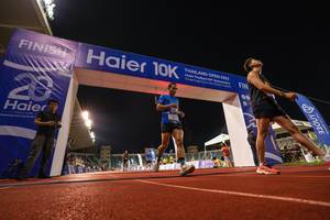 BIB: 1299, 2022
                            <button type="button" onclick="openModal(18705582)" class="btn btn-primary btn-sm float-right btn-popup" data-toggle="modal" data-target=".modal-high-quality">
                        <i class="fas fa-shopping-cart"></i> Add to Cart
                    </button>
                                            <button type="button" onclick="isThisMe(18705582, true)" class="btn btn-success btn-sm float-right btn-popup btn-isme hidden" data-toggle="tooltip" data-placement="bottom" title="นี่คือรูปของคุณใช่ไหม คลิกที่นี่เพื่อเอาเข้าอัลบั้ม">
                        <i class="fas fa-plus"></i> Add to album
                    </button>
                    <button type="button" onclick="isThisMe(18705582, false)" class="btn btn-warning btn-sm float-right btn-popup btn-isnotme hidden">
                        <i class="fas fa-ban"></i> Remove from album
                    </button>