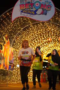 BIB: 50558, 31004, 925
                            <button type="button" onclick="openModal(21799650)" class="btn btn-primary btn-sm float-right btn-popup" data-toggle="modal" data-target=".modal-high-quality">
                        <i class="fas fa-shopping-cart"></i> Add to Cart
                    </button>
                                            <button type="button" onclick="isThisMe(21799650, true)" class="btn btn-success btn-sm float-right btn-popup btn-isme hidden" data-toggle="tooltip" data-placement="bottom" title="นี่คือรูปของคุณใช่ไหม คลิกที่นี่เพื่อเอาเข้าอัลบั้ม">
                        <i class="fas fa-plus"></i> Add to album
                    </button>
                    <button type="button" onclick="isThisMe(21799650, false)" class="btn btn-warning btn-sm float-right btn-popup btn-isnotme hidden">
                        <i class="fas fa-ban"></i> Remove from album
                    </button>