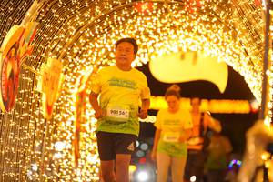 BIB: 90156
                            <button type="button" onclick="openModal(21799432)" class="btn btn-primary btn-sm float-right btn-popup" data-toggle="modal" data-target=".modal-high-quality">
                        <i class="fas fa-shopping-cart"></i> Add to Cart
                    </button>
                                            <button type="button" onclick="isThisMe(21799432, true)" class="btn btn-success btn-sm float-right btn-popup btn-isme hidden" data-toggle="tooltip" data-placement="bottom" title="นี่คือรูปของคุณใช่ไหม คลิกที่นี่เพื่อเอาเข้าอัลบั้ม">
                        <i class="fas fa-plus"></i> Add to album
                    </button>
                    <button type="button" onclick="isThisMe(21799432, false)" class="btn btn-warning btn-sm float-right btn-popup btn-isnotme hidden">
                        <i class="fas fa-ban"></i> Remove from album
                    </button>