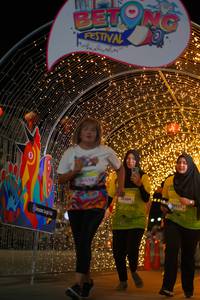 BIB: 50304, 10025
                            <button type="button" onclick="openModal(21799653)" class="btn btn-primary btn-sm float-right btn-popup" data-toggle="modal" data-target=".modal-high-quality">
                        <i class="fas fa-shopping-cart"></i> Add to Cart
                    </button>
                                            <button type="button" onclick="isThisMe(21799653, true)" class="btn btn-success btn-sm float-right btn-popup btn-isme hidden" data-toggle="tooltip" data-placement="bottom" title="นี่คือรูปของคุณใช่ไหม คลิกที่นี่เพื่อเอาเข้าอัลบั้ม">
                        <i class="fas fa-plus"></i> Add to album
                    </button>
                    <button type="button" onclick="isThisMe(21799653, false)" class="btn btn-warning btn-sm float-right btn-popup btn-isnotme hidden">
                        <i class="fas fa-ban"></i> Remove from album
                    </button>