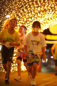 BIB: 100, 025
                            <button type="button" onclick="openModal(21799551)" class="btn btn-primary btn-sm float-right btn-popup" data-toggle="modal" data-target=".modal-high-quality">
                        <i class="fas fa-shopping-cart"></i> Add to Cart
                    </button>
                                            <button type="button" onclick="isThisMe(21799551, true)" class="btn btn-success btn-sm float-right btn-popup btn-isme hidden" data-toggle="tooltip" data-placement="bottom" title="นี่คือรูปของคุณใช่ไหม คลิกที่นี่เพื่อเอาเข้าอัลบั้ม">
                        <i class="fas fa-plus"></i> Add to album
                    </button>
                    <button type="button" onclick="isThisMe(21799551, false)" class="btn btn-warning btn-sm float-right btn-popup btn-isnotme hidden">
                        <i class="fas fa-ban"></i> Remove from album
                    </button>