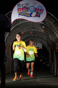 BIB: 60005
                            <button type="button" onclick="openModal(21777186)" class="btn btn-primary btn-sm float-right btn-popup" data-toggle="modal" data-target=".modal-high-quality">
                        <i class="fas fa-shopping-cart"></i> Add to Cart
                    </button>
                                            <button type="button" onclick="isThisMe(21777186, true)" class="btn btn-success btn-sm float-right btn-popup btn-isme hidden" data-toggle="tooltip" data-placement="bottom" title="นี่คือรูปของคุณใช่ไหม คลิกที่นี่เพื่อเอาเข้าอัลบั้ม">
                        <i class="fas fa-plus"></i> Add to album
                    </button>
                    <button type="button" onclick="isThisMe(21777186, false)" class="btn btn-warning btn-sm float-right btn-popup btn-isnotme hidden">
                        <i class="fas fa-ban"></i> Remove from album
                    </button>