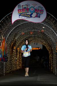 BIB: 50611
                            <button type="button" onclick="openModal(21778734)" class="btn btn-primary btn-sm float-right btn-popup" data-toggle="modal" data-target=".modal-high-quality">
                        <i class="fas fa-shopping-cart"></i> Add to Cart
                    </button>
                                            <button type="button" onclick="isThisMe(21778734, true)" class="btn btn-success btn-sm float-right btn-popup btn-isme hidden" data-toggle="tooltip" data-placement="bottom" title="นี่คือรูปของคุณใช่ไหม คลิกที่นี่เพื่อเอาเข้าอัลบั้ม">
                        <i class="fas fa-plus"></i> Add to album
                    </button>
                    <button type="button" onclick="isThisMe(21778734, false)" class="btn btn-warning btn-sm float-right btn-popup btn-isnotme hidden">
                        <i class="fas fa-ban"></i> Remove from album
                    </button>