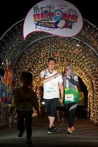 BIB: 10013, 90033, 50250
                            <button type="button" onclick="openModal(21778225)" class="btn btn-primary btn-sm float-right btn-popup" data-toggle="modal" data-target=".modal-high-quality">
                        <i class="fas fa-shopping-cart"></i> Add to Cart
                    </button>
                                            <button type="button" onclick="isThisMe(21778225, true)" class="btn btn-success btn-sm float-right btn-popup btn-isme hidden" data-toggle="tooltip" data-placement="bottom" title="นี่คือรูปของคุณใช่ไหม คลิกที่นี่เพื่อเอาเข้าอัลบั้ม">
                        <i class="fas fa-plus"></i> Add to album
                    </button>
                    <button type="button" onclick="isThisMe(21778225, false)" class="btn btn-warning btn-sm float-right btn-popup btn-isnotme hidden">
                        <i class="fas fa-ban"></i> Remove from album
                    </button>