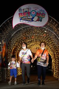 BIB: 0028
                            <button type="button" onclick="openModal(21779474)" class="btn btn-primary btn-sm float-right btn-popup" data-toggle="modal" data-target=".modal-high-quality">
                        <i class="fas fa-shopping-cart"></i> Add to Cart
                    </button>
                                            <button type="button" onclick="isThisMe(21779474, true)" class="btn btn-success btn-sm float-right btn-popup btn-isme hidden" data-toggle="tooltip" data-placement="bottom" title="นี่คือรูปของคุณใช่ไหม คลิกที่นี่เพื่อเอาเข้าอัลบั้ม">
                        <i class="fas fa-plus"></i> Add to album
                    </button>
                    <button type="button" onclick="isThisMe(21779474, false)" class="btn btn-warning btn-sm float-right btn-popup btn-isnotme hidden">
                        <i class="fas fa-ban"></i> Remove from album
                    </button>