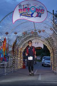 BIB: 5241
                            <button type="button" onclick="openModal(21781216)" class="btn btn-primary btn-sm float-right btn-popup" data-toggle="modal" data-target=".modal-high-quality">
                        <i class="fas fa-shopping-cart"></i> Add to Cart
                    </button>
                                            <button type="button" onclick="isThisMe(21781216, true)" class="btn btn-success btn-sm float-right btn-popup btn-isme hidden" data-toggle="tooltip" data-placement="bottom" title="นี่คือรูปของคุณใช่ไหม คลิกที่นี่เพื่อเอาเข้าอัลบั้ม">
                        <i class="fas fa-plus"></i> Add to album
                    </button>
                    <button type="button" onclick="isThisMe(21781216, false)" class="btn btn-warning btn-sm float-right btn-popup btn-isnotme hidden">
                        <i class="fas fa-ban"></i> Remove from album
                    </button>