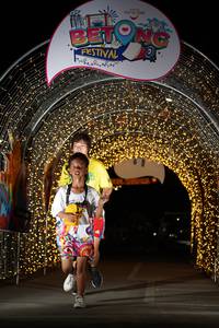 BIB: 
                            <button type="button" onclick="openModal(21777627)" class="btn btn-primary btn-sm float-right btn-popup" data-toggle="modal" data-target=".modal-high-quality">
                        <i class="fas fa-shopping-cart"></i> Add to Cart
                    </button>
                                            <button type="button" onclick="isThisMe(21777627, true)" class="btn btn-success btn-sm float-right btn-popup btn-isme hidden" data-toggle="tooltip" data-placement="bottom" title="นี่คือรูปของคุณใช่ไหม คลิกที่นี่เพื่อเอาเข้าอัลบั้ม">
                        <i class="fas fa-plus"></i> Add to album
                    </button>
                    <button type="button" onclick="isThisMe(21777627, false)" class="btn btn-warning btn-sm float-right btn-popup btn-isnotme hidden">
                        <i class="fas fa-ban"></i> Remove from album
                    </button>