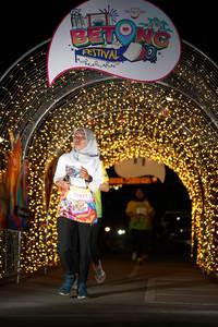 BIB: 50431
                            <button type="button" onclick="openModal(21778153)" class="btn btn-primary btn-sm float-right btn-popup" data-toggle="modal" data-target=".modal-high-quality">
                        <i class="fas fa-shopping-cart"></i> Add to Cart
                    </button>
                                            <button type="button" onclick="isThisMe(21778153, true)" class="btn btn-success btn-sm float-right btn-popup btn-isme hidden" data-toggle="tooltip" data-placement="bottom" title="นี่คือรูปของคุณใช่ไหม คลิกที่นี่เพื่อเอาเข้าอัลบั้ม">
                        <i class="fas fa-plus"></i> Add to album
                    </button>
                    <button type="button" onclick="isThisMe(21778153, false)" class="btn btn-warning btn-sm float-right btn-popup btn-isnotme hidden">
                        <i class="fas fa-ban"></i> Remove from album
                    </button>