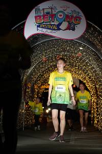 BIB: 50040, 138
                            <button type="button" onclick="openModal(21778218)" class="btn btn-primary btn-sm float-right btn-popup" data-toggle="modal" data-target=".modal-high-quality">
                        <i class="fas fa-shopping-cart"></i> Add to Cart
                    </button>
                                            <button type="button" onclick="isThisMe(21778218, true)" class="btn btn-success btn-sm float-right btn-popup btn-isme hidden" data-toggle="tooltip" data-placement="bottom" title="นี่คือรูปของคุณใช่ไหม คลิกที่นี่เพื่อเอาเข้าอัลบั้ม">
                        <i class="fas fa-plus"></i> Add to album
                    </button>
                    <button type="button" onclick="isThisMe(21778218, false)" class="btn btn-warning btn-sm float-right btn-popup btn-isnotme hidden">
                        <i class="fas fa-ban"></i> Remove from album
                    </button>