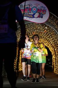 BIB: 101, 50412, 0184, 60017
                            <button type="button" onclick="openModal(21778389)" class="btn btn-primary btn-sm float-right btn-popup" data-toggle="modal" data-target=".modal-high-quality">
                        <i class="fas fa-shopping-cart"></i> Add to Cart
                    </button>
                                            <button type="button" onclick="isThisMe(21778389, true)" class="btn btn-success btn-sm float-right btn-popup btn-isme hidden" data-toggle="tooltip" data-placement="bottom" title="นี่คือรูปของคุณใช่ไหม คลิกที่นี่เพื่อเอาเข้าอัลบั้ม">
                        <i class="fas fa-plus"></i> Add to album
                    </button>
                    <button type="button" onclick="isThisMe(21778389, false)" class="btn btn-warning btn-sm float-right btn-popup btn-isnotme hidden">
                        <i class="fas fa-ban"></i> Remove from album
                    </button>