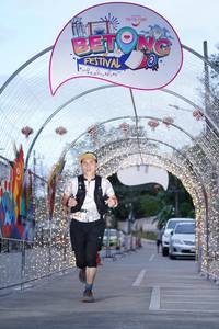 BIB: 757
                            <button type="button" onclick="openModal(21780863)" class="btn btn-primary btn-sm float-right btn-popup" data-toggle="modal" data-target=".modal-high-quality">
                        <i class="fas fa-shopping-cart"></i> Add to Cart
                    </button>
                                            <button type="button" onclick="isThisMe(21780863, true)" class="btn btn-success btn-sm float-right btn-popup btn-isme hidden" data-toggle="tooltip" data-placement="bottom" title="นี่คือรูปของคุณใช่ไหม คลิกที่นี่เพื่อเอาเข้าอัลบั้ม">
                        <i class="fas fa-plus"></i> Add to album
                    </button>
                    <button type="button" onclick="isThisMe(21780863, false)" class="btn btn-warning btn-sm float-right btn-popup btn-isnotme hidden">
                        <i class="fas fa-ban"></i> Remove from album
                    </button>